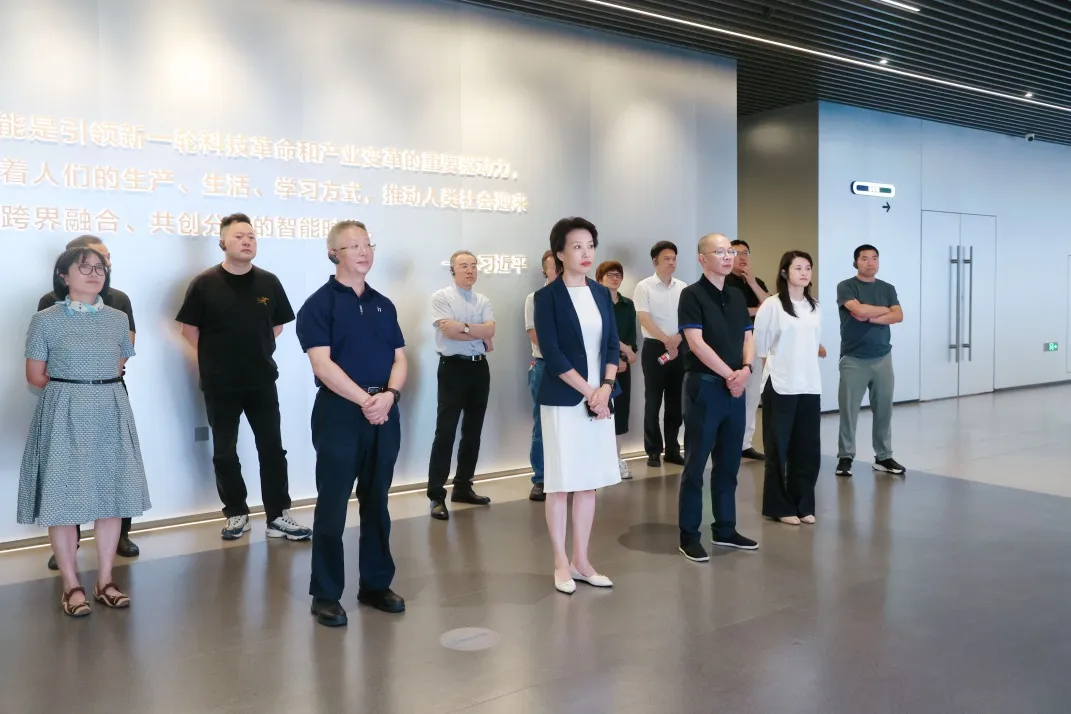 区政协企业家联谊会举办“智汇滨江·共话具身智能新机遇”暨“每月一...